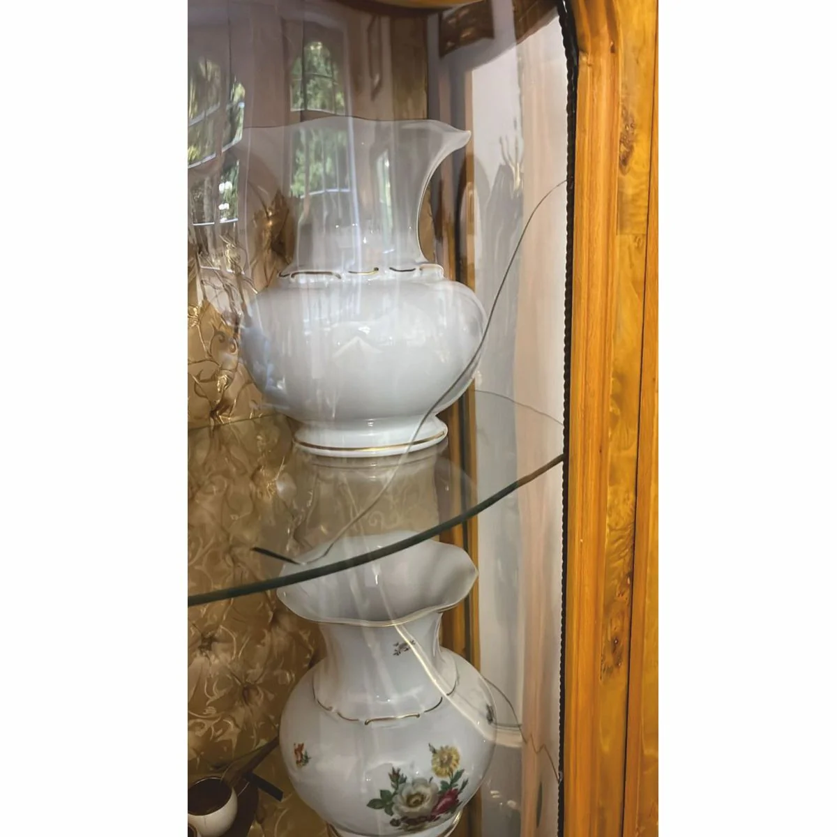 Baroque showcase bird