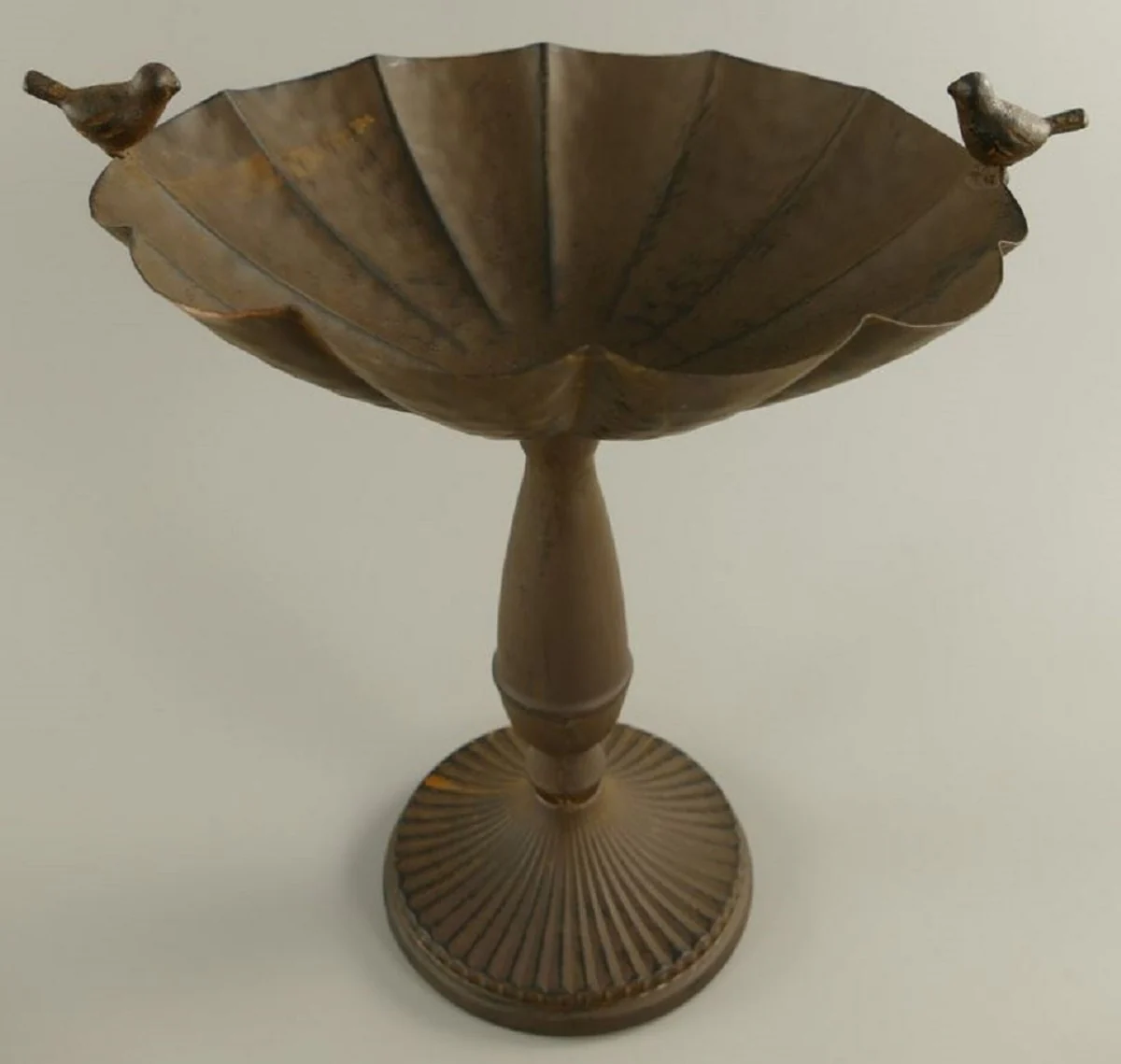 Art Nouveau bird bath with 2 decorative birds antique brown Ø 30 x H. 32 cm - Metal bird bath - Garden accessories - Baroque & Art Nouveau garden decoration